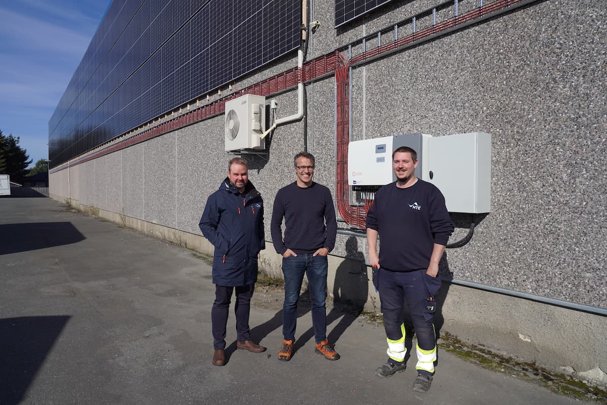 3 menn og et solcelleanlegg