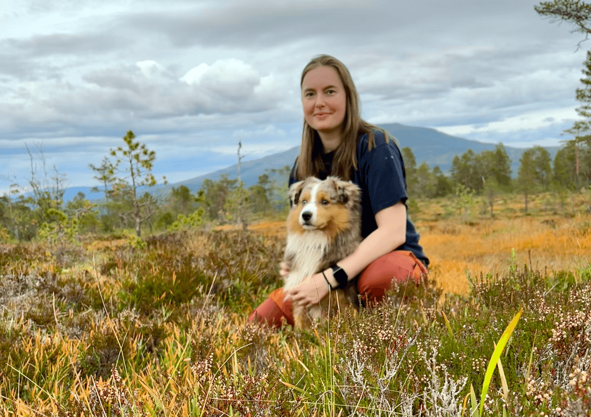 Elen Kristine Lona på fjelltur sammen med hunden hennes Elen Kristine Lona på fjelltur sammen med hunden hennes