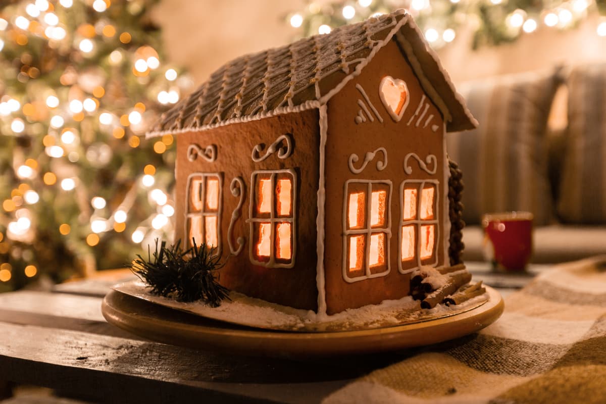 Pepperkakehus med lys