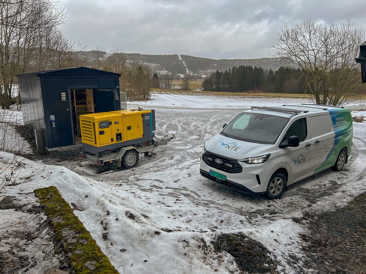 NTE møntorbil ved internettnoden, som forsørges av nødstrømagregat NTE møntorbil ved internettnoden, som forsørges av nødstrømagregat