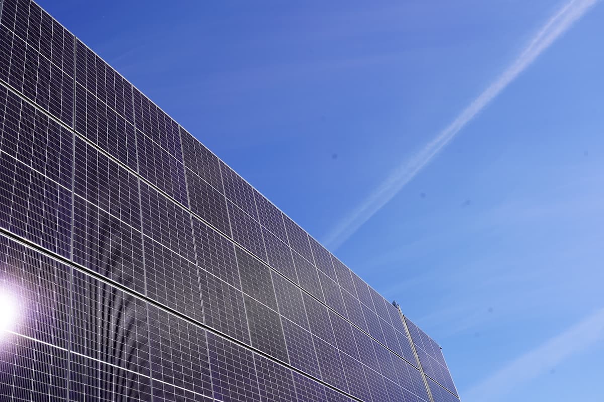 solceller og himmel Solceller og blå himmel