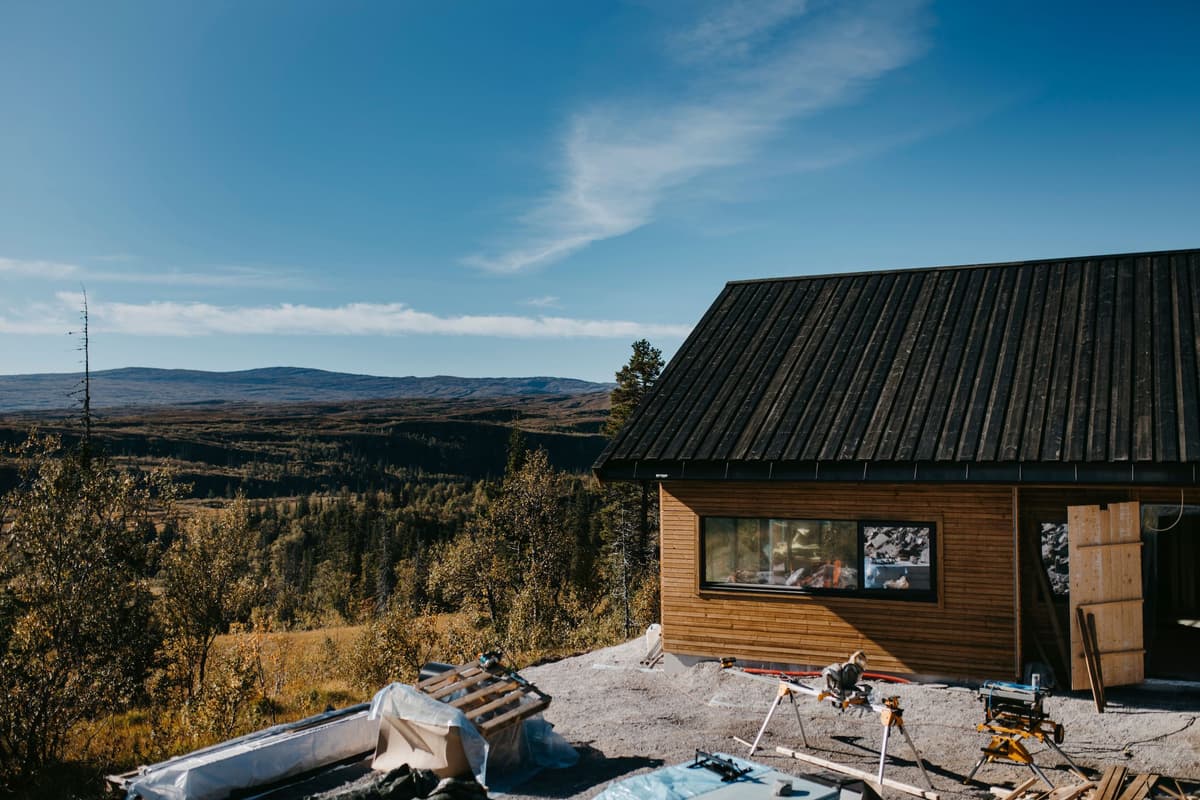 hytte med tretak Hytte med tretak under oppføring