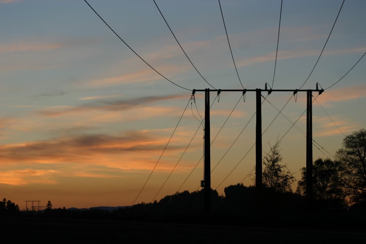 Strømmast Strømmast i solnedgang