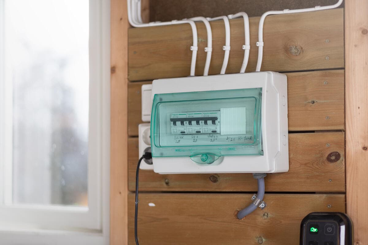 Stikkontakt og kurser i en garasje Stikkontakt og kurser i en garasje