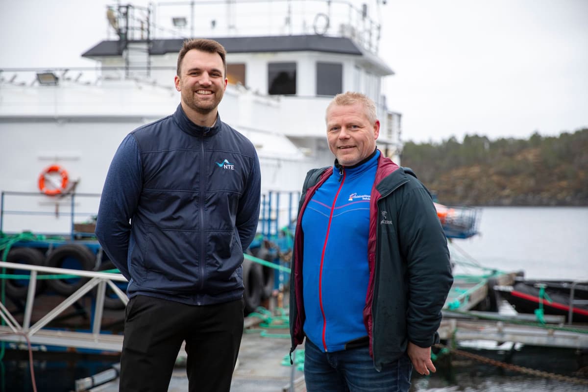 Kristian Haug Flakk (NTE) og Hallgeir Pedersen (SinkabergHansen) To smilende menn står på en kai foran en båt